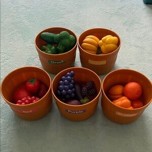 Color bins sorting game for toddlers